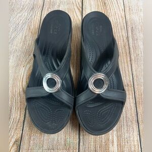 Crocs Womens Sanrah Black W/Silver Ring Wedge Sandals Black Size 9